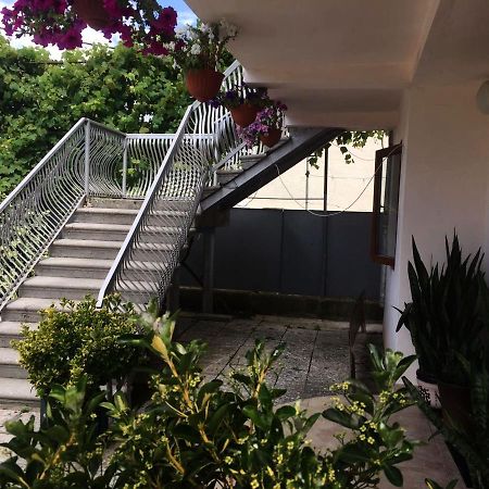 סוקהום Guesthouse On Zheleznodorozhnaya מראה חיצוני תמונה