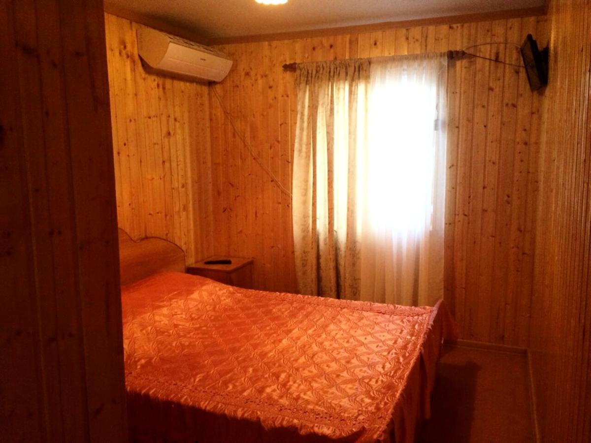 סוקהום Guesthouse On Zheleznodorozhnaya מראה חיצוני תמונה