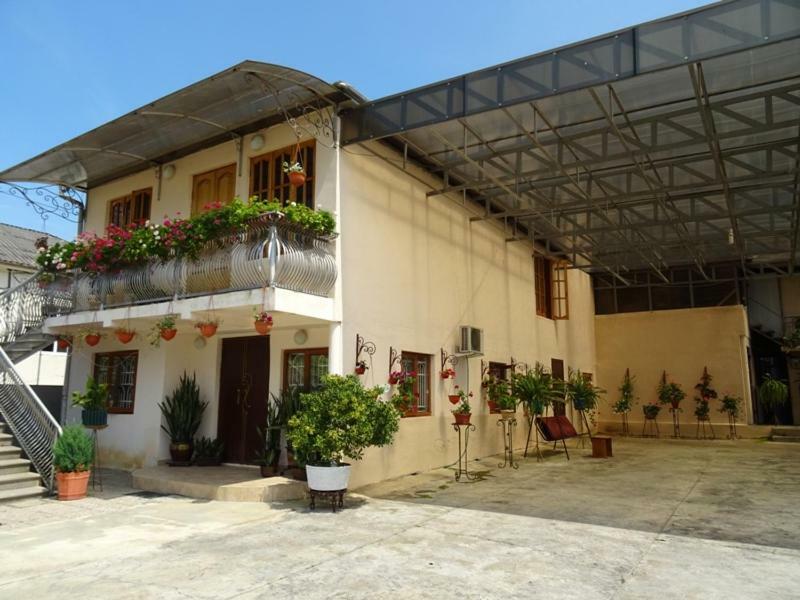 סוקהום Guesthouse On Zheleznodorozhnaya מראה חיצוני תמונה