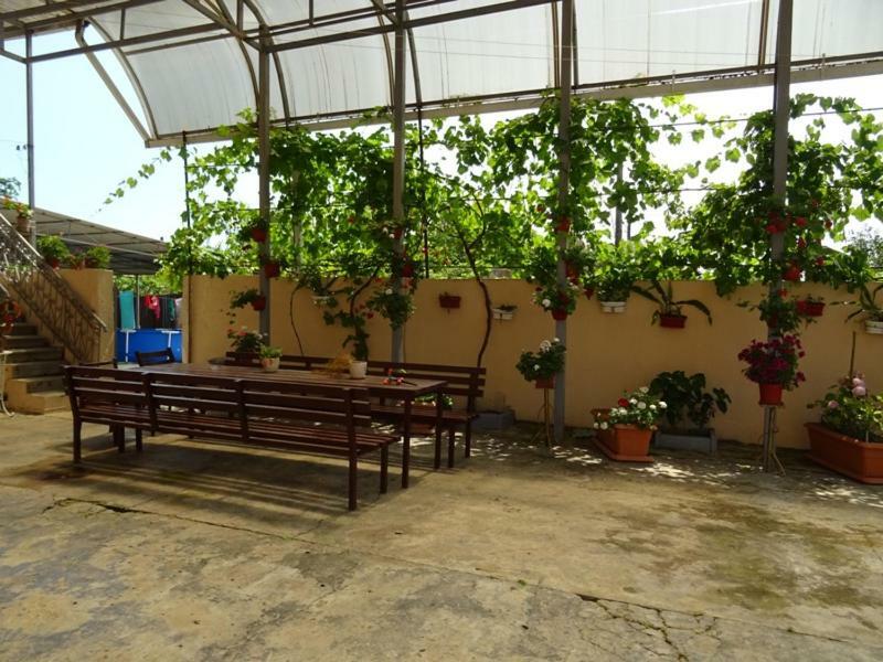 סוקהום Guesthouse On Zheleznodorozhnaya מראה חיצוני תמונה